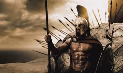 Những công dân Sparta thường là những người có tổ tiên sinh sống ở thành bang Hy Lạp này từ xa xưa hay còn gọi là người bản địa. Họ là tầng lớp duy nhất được tham gia vào bộ máy chính quyền. Họ tham gia quân đội, dẫn dắt binh sĩ ra chiến trường đánh địch.