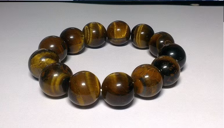 Loại đá quý hợp vận với người sinh ngày 16/1 là ngọc lam, đá mắt mèo và đá mắt hổ.