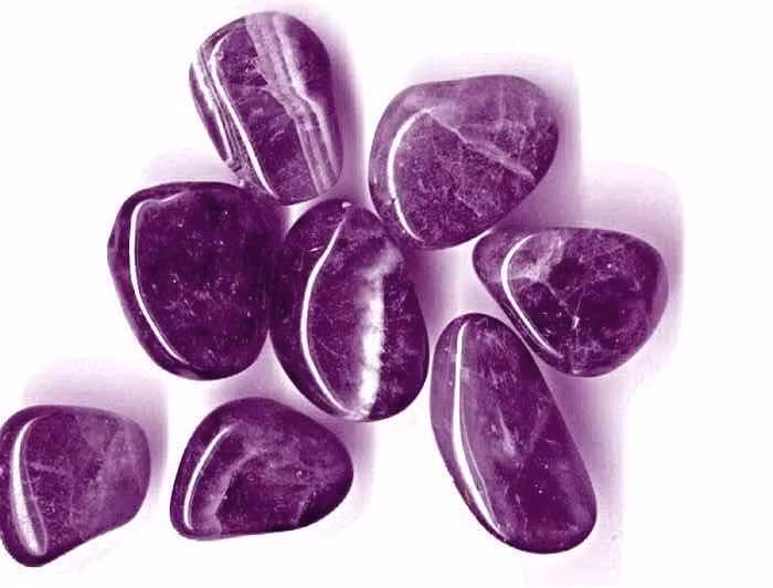 Loại đá quý hợp vận với người sinh ngày 17/1 là sapphire xanh, thạch anh tím và lapis lazuli.