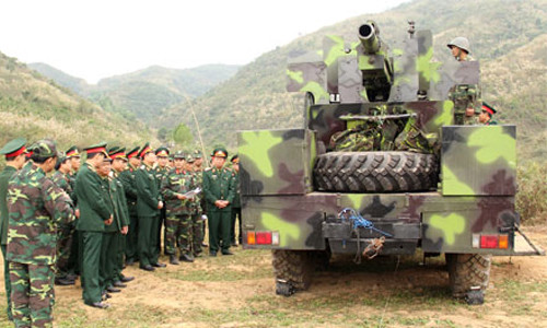 Viet Nam ban thu nghiem phao tu hanh 105mm