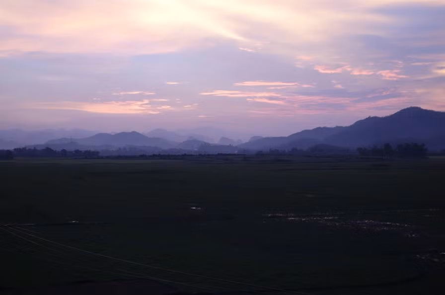 Quang cảnh tuyệt vời. Du khách có thể nhìn thấy những đường chân trời tuyệt đẹp, đặc biệt là lúc hoàng hôn ở bất cứ nơi đâu trên đất nước Việt Nam.