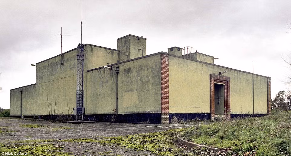 Một trong những trụ sở của Tổ chức phòng vệ dân sự Anh Royal Observer Corps ở Exeter, Devon, Anh xuất hiện với hình ảnh cũ kỹ sau một thời gian dài bỏ hoang.