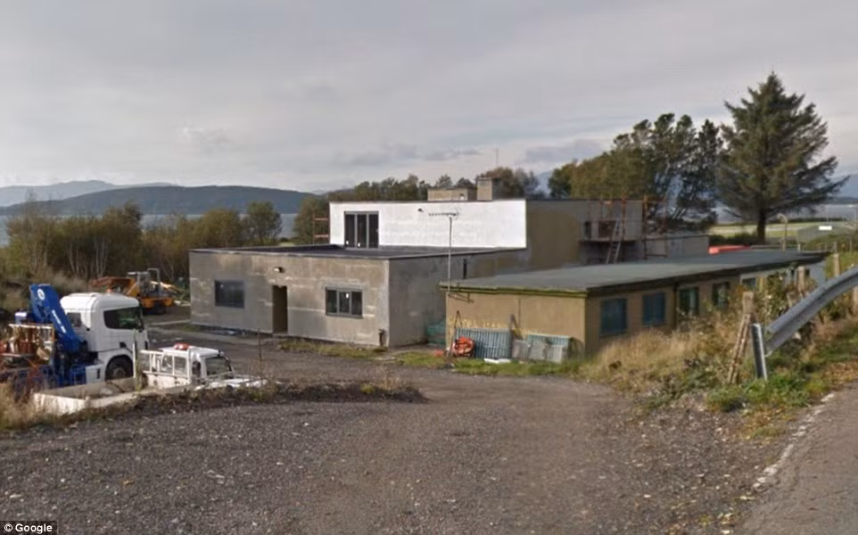 Những người thợ xây dựng các ngôi nhà từ hầm ngầm hạt nhân.