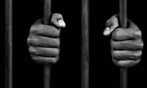 Năm 2005, tờ Guardian của Anh đưa tin một công ty mỹ phẩm của Trung Quốc đã sử dụng da người chết để chế ra các sản phẩm chăm sóc sắc đẹp và bán sang thị trường châu Âu. Những mẫu da đó được lấy từ thi thể các tù nhân sau khi họ bị tử hình.