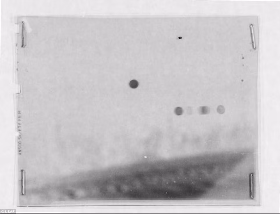 Bức ảnh chụp vật thể bay không xác định tại Roswell vào năm 1949.