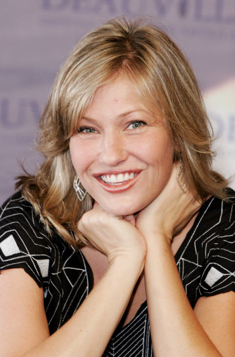 Những người nổi tiếng sinh ngày 6/1: Kapil Dev, Rameshwari, Rowan Atkinson, St. Joan of Arc, Carl Sandburg, Tom Mix, Loretta Young, Danny Thomas, Alan Watts, Gabrielle Reece, Joey Lauren Adams (trong ảnh)...