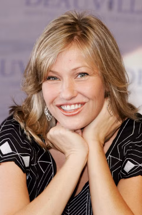 Những người nổi tiếng sinh ngày 6/1: Kapil Dev, Rameshwari, Rowan Atkinson, St. Joan of Arc, Carl Sandburg, Tom Mix, Loretta Young, Danny Thomas, Alan Watts, Gabrielle Reece, Joey Lauren Adams (trong ảnh)...