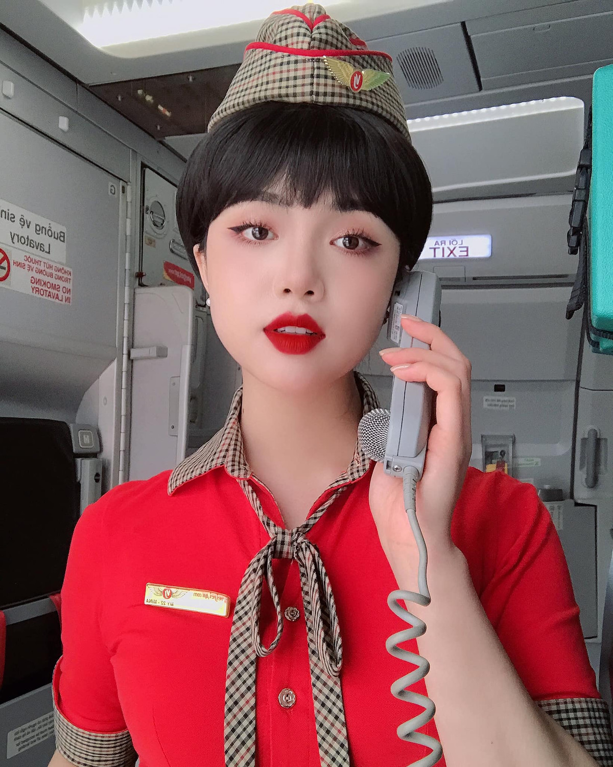 Phan Ngọc Thiện Mỹ sinh năm 1999, quê ở Pleiku. Hiện tại, Thiện Mỹ đang là tiếp viên hàng không Vietjet và giáo viên dạy tiếng Anh giao tiếp. (Ảnh: FBNV)