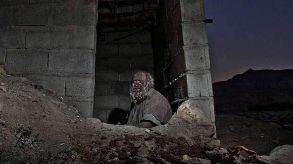 Amou Haji thích ăn thực phẩm tươi, món ưa thích của ông là thịt động vật thối nướng trên lửa, đặc biệt là nhím. Thỉnh thoảng dân làng cũng cho Amou thức ăn.