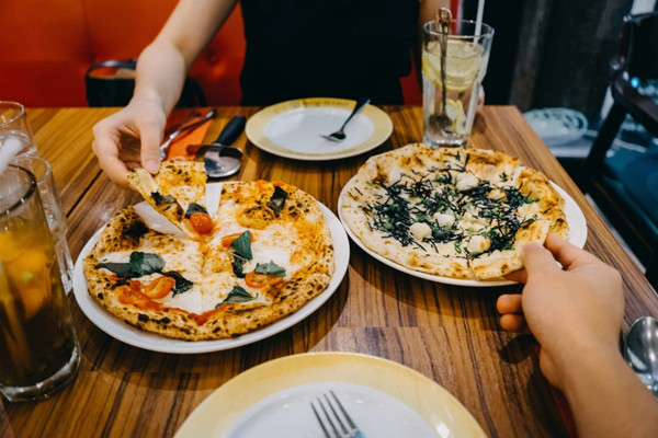 Thay anh nguoi la tren mang, co gai phat hien ban trai ngoai tinh-Hinh-2