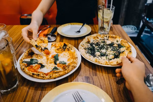 Thay anh nguoi la tren mang, co gai phat hien ban trai ngoai tinh-Hinh-2