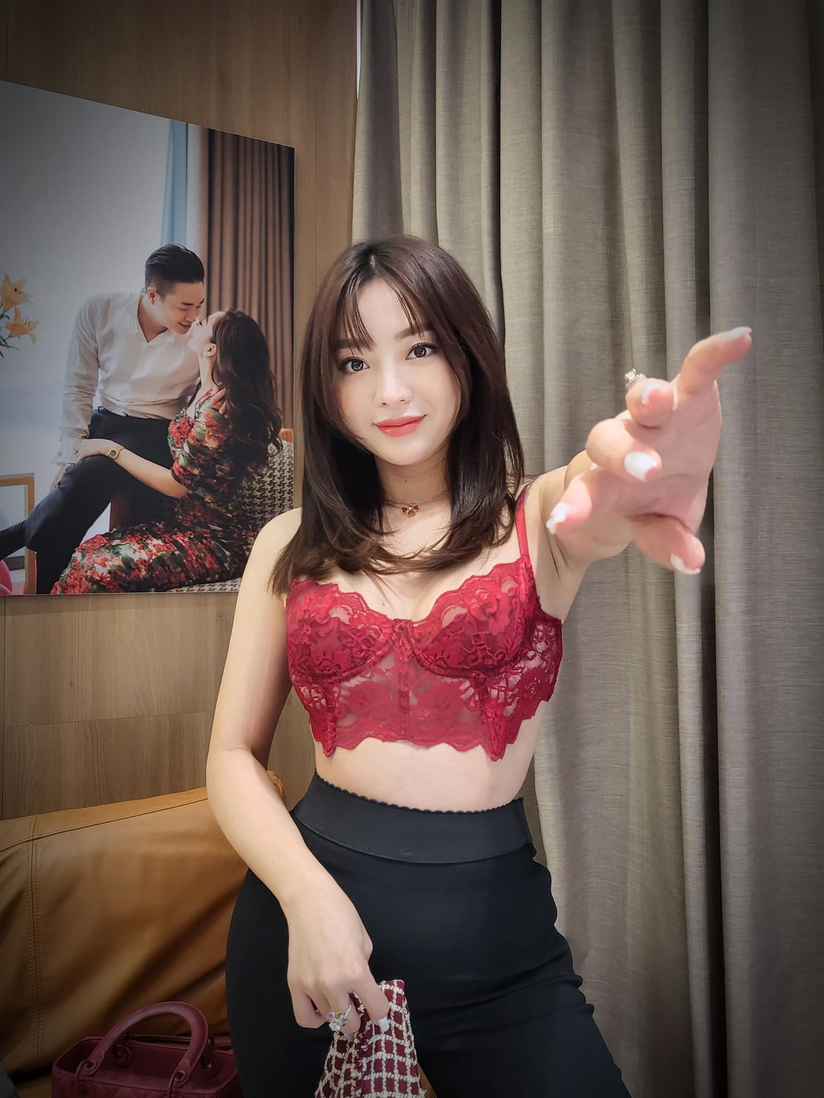 Lê Phan Ngọc Lan, sinh năm 1992, là cựu tiếp viên hàng không hãng Asian Airlines, có một lượng người theo dõi đông đảo trên mạng xã hội. (Ảnh: FBNV)