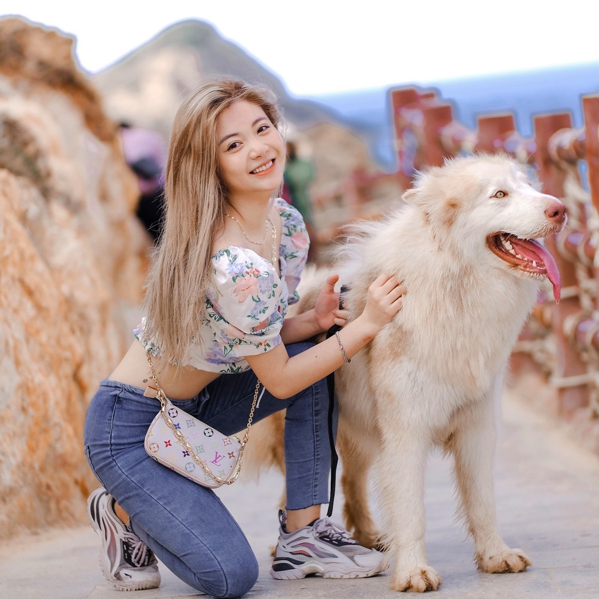 Áo croptop là item không thể thiếu trong tủ đồ của nàng hot girl Ba Vì.