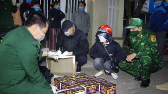 Bat 2 vu van chuyen trai phep 75kg phao no