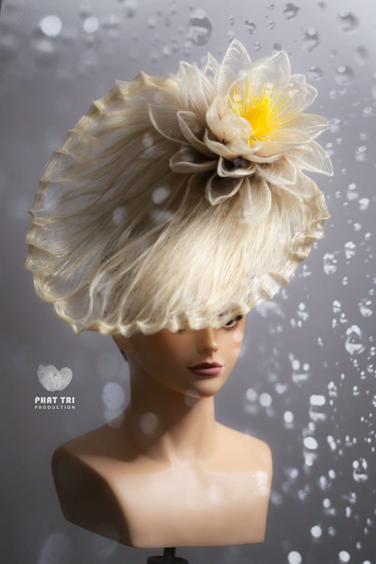 Mỗi mẫu tóc dành cho cô dâu có giá từ 3 đến 5 triệu đồng trong khi các kiểu tóc phức tạp hơn của anh ấy có giá từ 5 đến 7 triệu đồng.