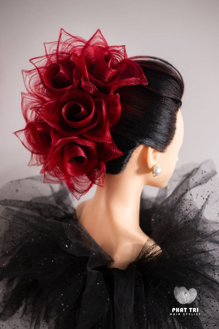 Những mẫu tóc đơn giản nhất mất 1 đến 2 ngày để hoàn thành, nhưng phức tạp nhất có thể mất 2-3 tháng.