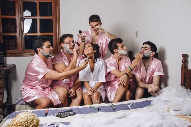 “Cuoi nga nghieng” bo anh co gai duoc dong nghiep nam lam phu dau-Hinh-4