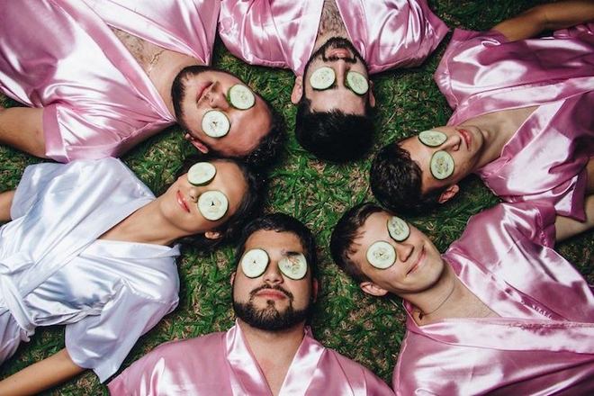 “Cuoi nga nghieng” bo anh co gai duoc dong nghiep nam lam phu dau