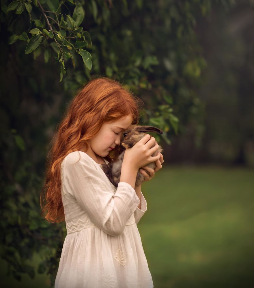 Maria luôn lên kế hoạch từng chi tiết trước khi chụp ảnh. Cô tìm kiếm những địa điểm thơ mộng với ánh sáng đẹp, rồi chọn kiểu dáng và màu sắc của quần áo.