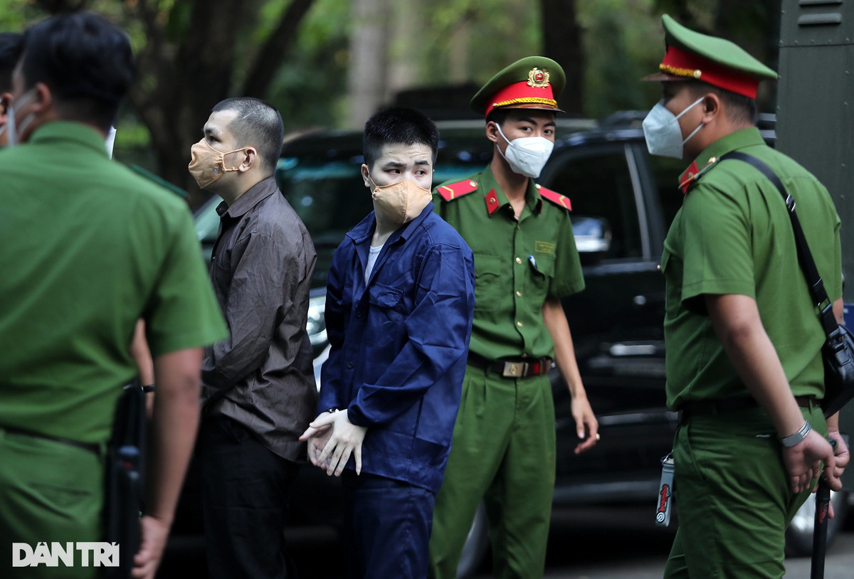 Vụ án từng gây xôn xao dư luận hồi tháng 11/2019, khi nạn nhân vụ án là Mai Văn Quân (biệt danh Quân "xa lộ") bị hơn 20 đối tượng truy sát đến tử vong. Quân "xa lộ" được biết đến là đại ca giang hồ khu giáp ranh TPHCM, Bình Dương, Đồng Nai.