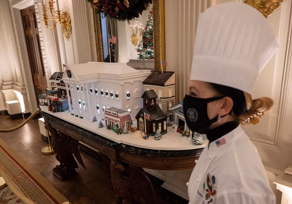 Choang ngop khung canh trang tri Noel long lay trong Nha Trang-Hinh-8