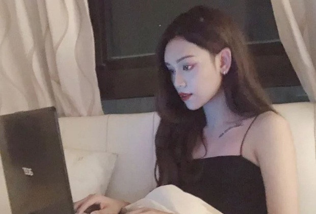 Bên dưới những bức ảnh giả gái của anh chàng này, phần đông cư dân mạng đều để lại những bình luận trầm trồ, khen ngợi.