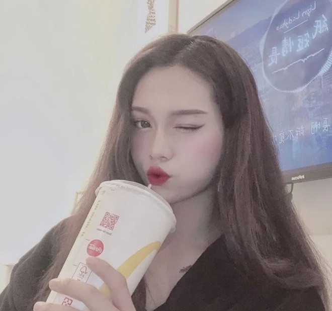 Một số người cho rằng ở một vài góc hình, trông "cô gái" còn có nét na ná nữ diễn viên Phạm Băng Băng.