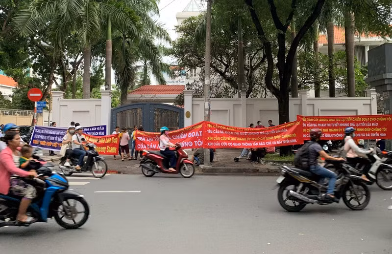 9 dự án ma Giám đốc Angel Lina Phạm Thị Tuyết Nhung lừa đảo khách hơn 285 tỷ - Hình 2 9 du an ma Giam doc Angel Lina Pham Thi Tuyet Nhung lua dao khach hon 285 ty-Hinh-2