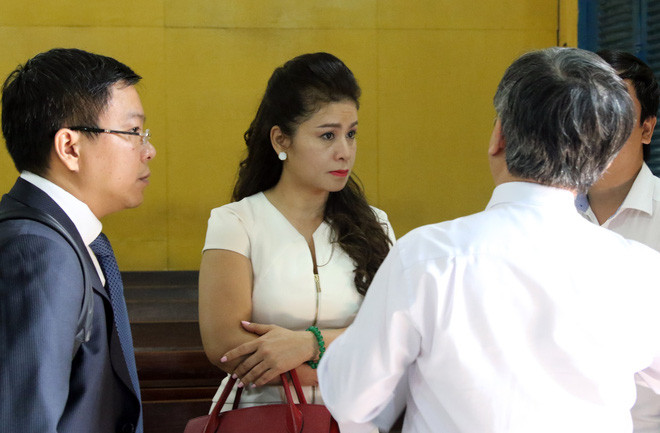 Vu ly hon vo chong vua ca phe: Le Hoang Diep Thao doi y de nghi toa xu cong khai