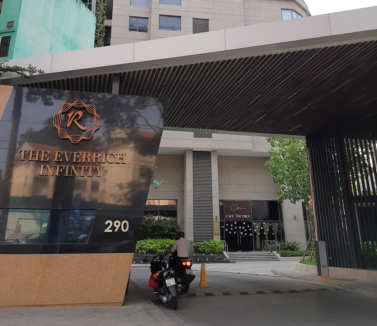 Chung cu The EverRich Infinity 5 sao khong co cho de xe hoi: Cu dan 