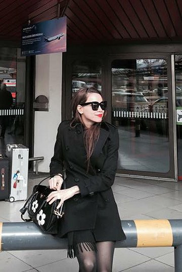 Gam màu đen thường gắn liền với gu thời trang thanh lịch của Hà Hồ bởi sự tối giản, sành điệu.