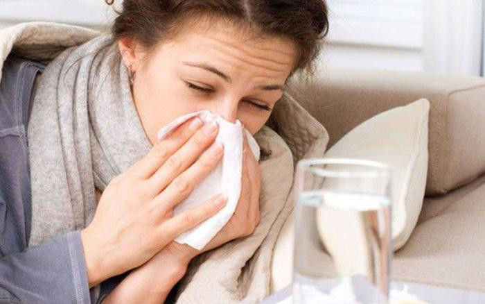 6. Chống cảm cúm Ớt rất tốt cho hệ miễn dịch, chỉ cần ăn một ít ớt hoặc hạt tiêu cũng làm bạn đổ mồ hôi. Điều này giúp bạn làm sạch cơ thể và chống lại cảm cúm. Ngoài ra ớt còn giúp bạn giảm tức ngực và chống lại các bệnh viêm nhiễm ở đường hô hấp.