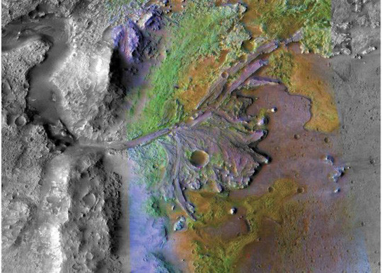 Một góc của Jezero Crater còn dấu tích của con sông cổ đại - ảnh: NASA "Jezero Crater phong phú về mặt địa chất, địa hình đạt 3,6 tỉ năm tuổi, có khả năng trả lời các câu hỏi quan trọng trong tiến hóa hành tinh và sinh vật học vũ trụ. Lấy mẫu từ khu vực này sẽ có thể làm thay đổi cách chúng ta nghĩ về sao Hỏa và khả năng chứa đựng sự sống" – ông Zurbuchen nói.