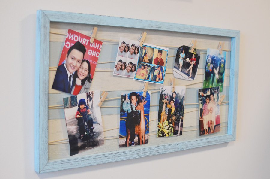 Khung ảnh nhỏ xinh đặt ở phòng khách là nơi MC Đại Dương để những bức ảnh của gia đình, những kỷ niệm ấu thơ của anh.