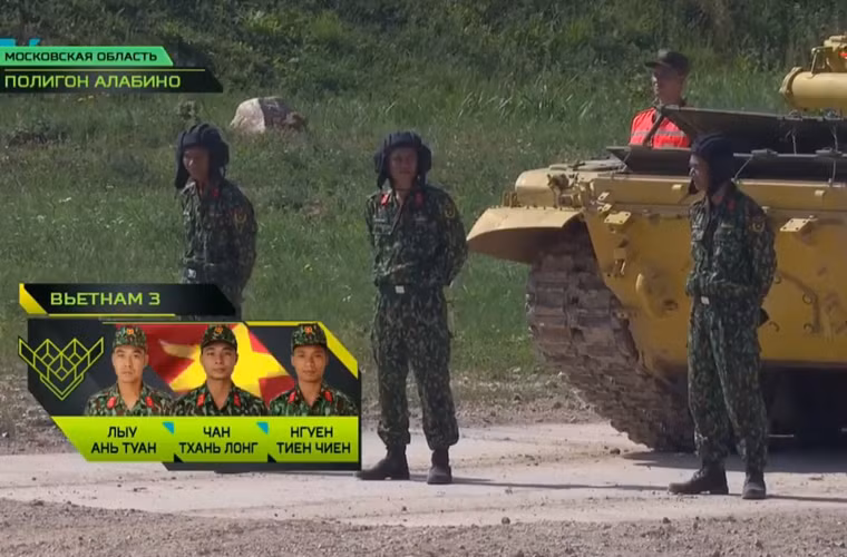 Kíp xe Việt Nam 3 thi đấu tại Tank Biathlon hôm nay gồm 3 sĩ quan và quân nhân chuyên nghiệp Lưu Anh Tuấn, Trần Thăng Long và Nguyễn Tiến Chiến. Nguồn ảnh: Tzvezda