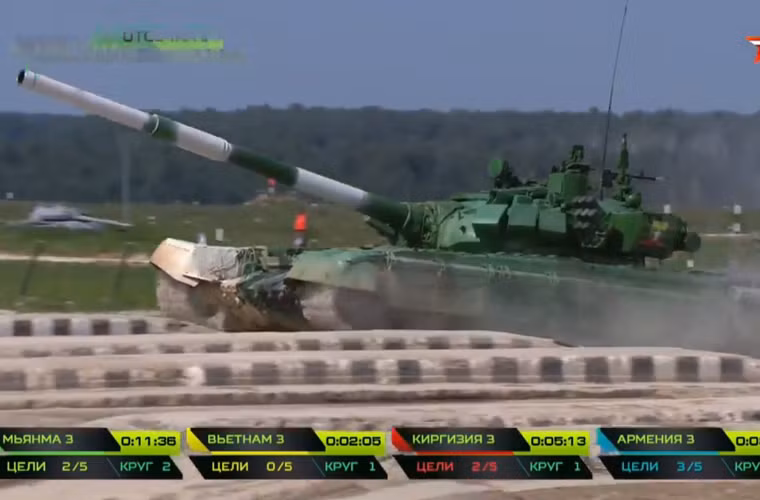 Myanmar xuất phát ở vị trí đầu tiên. Cũng như 2 lần trước, Myanmar với kinh nghiệm sử dụng T-72 nhiều năm cho thấy khả năng lái T-72B3 đáng kinh ngạc, họ bắn hạ 2/3 mục tiêu trong bài bắn pháo 125mm và liên tục đua tranh vị trí số 1-2 bảng với Armenia trong 2/3 vòng. Nguồn ảnh: Tzvezda