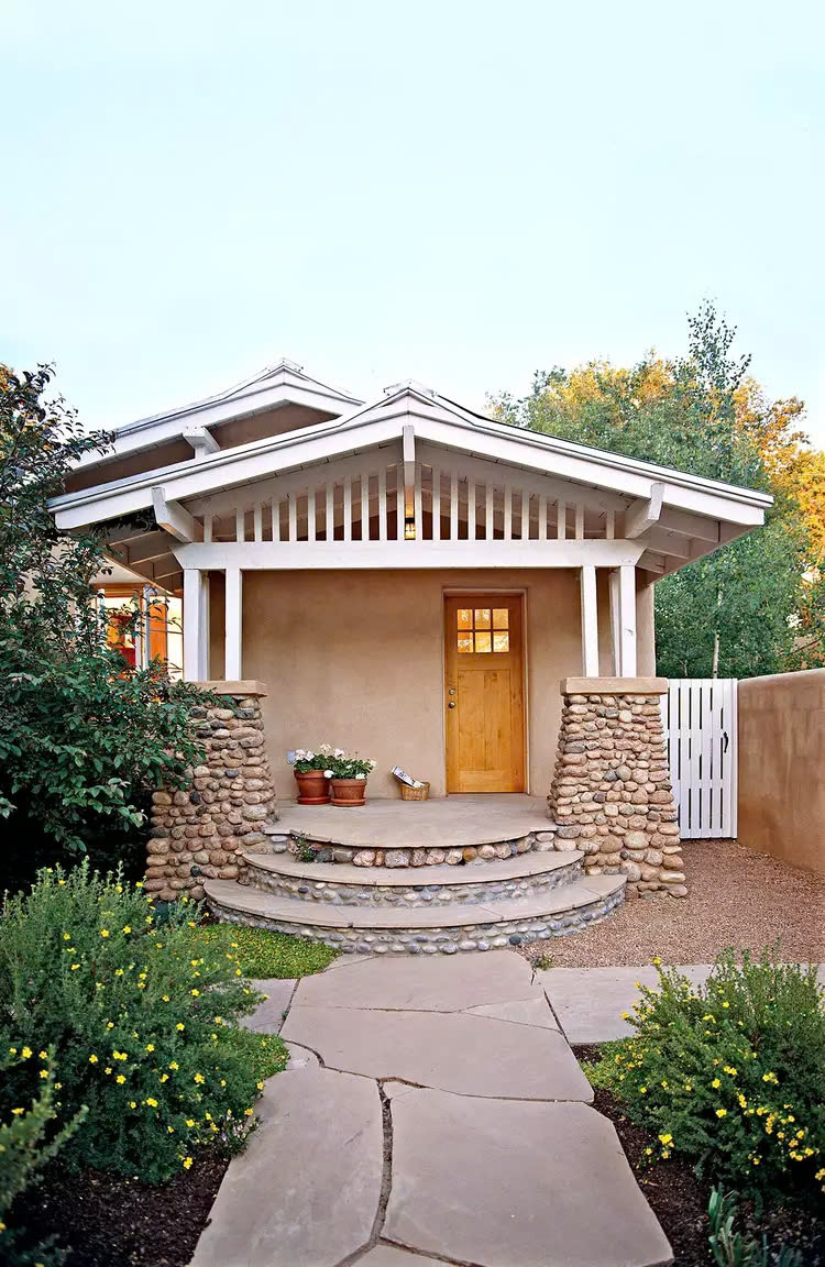 Những dự án cải tạo ngoại thất nào giúp tăng giá trị ngôi nhà nhiều nhất? Đối với người mua tiềm năng, danh sách các dự án cải tạo mong muốn là mái nhà, cửa sổ, cửa ra vào, màu sơn ngoại thất...