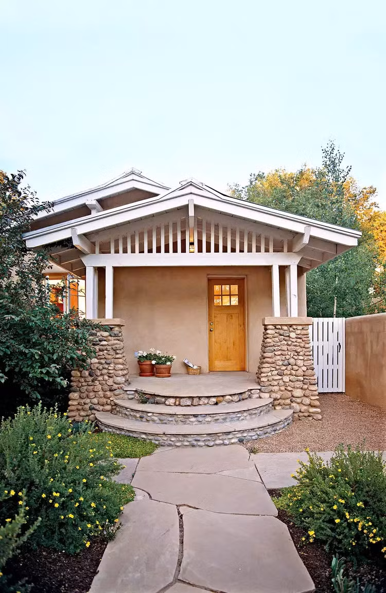 Những dự án cải tạo ngoại thất nào giúp tăng giá trị ngôi nhà nhiều nhất? Đối với người mua tiềm năng, danh sách các dự án cải tạo mong muốn là mái nhà, cửa sổ, cửa ra vào, màu sơn ngoại thất...