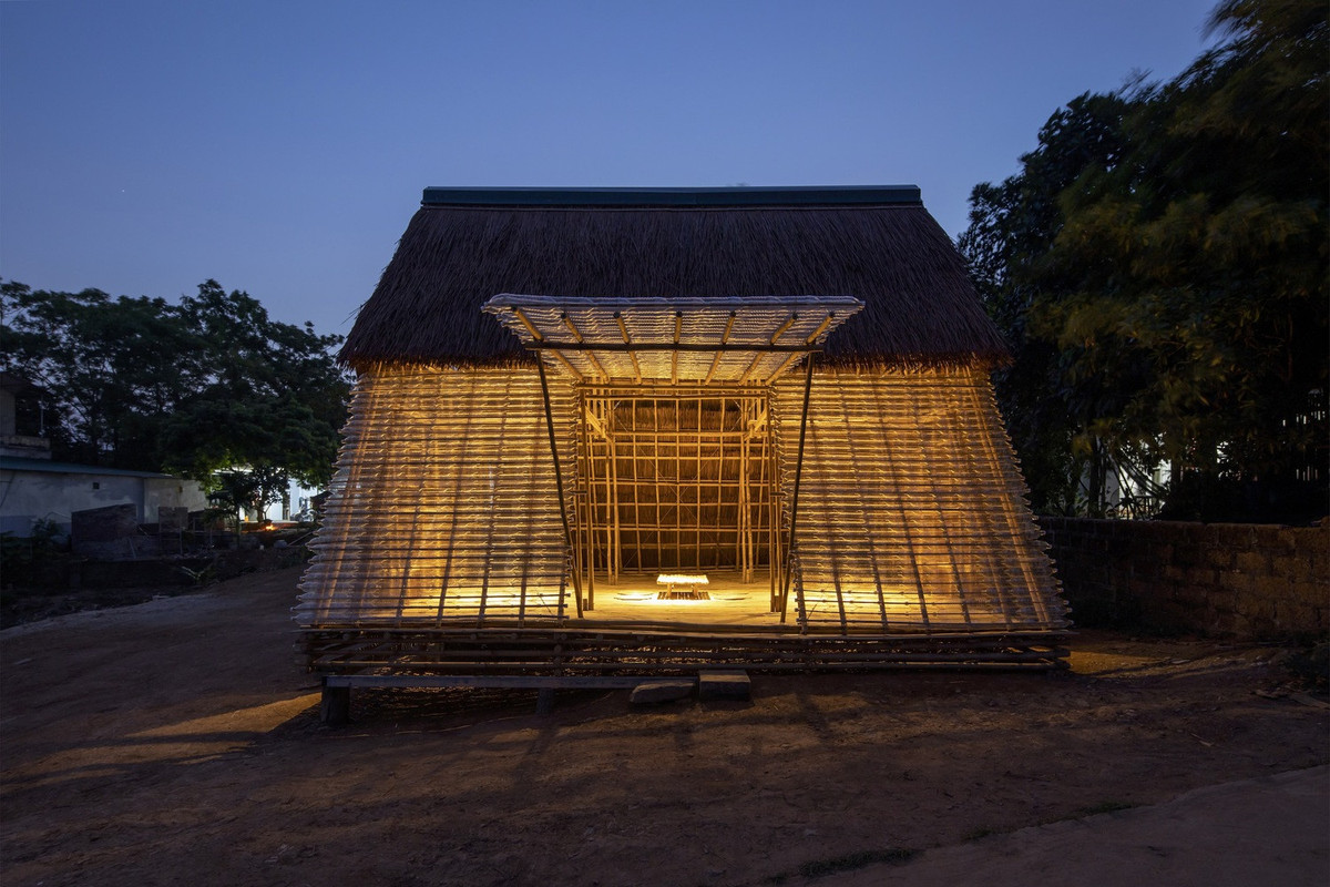 Ngôi nhà là giải pháp cho các gia đình sống ở vùng sông nước, vùng nông thôn hay ngập lụt, trước bối cảnh biến đổi khí hậu ngày càng ảnh hưởng nặng nề tới cuộc sống người dân.