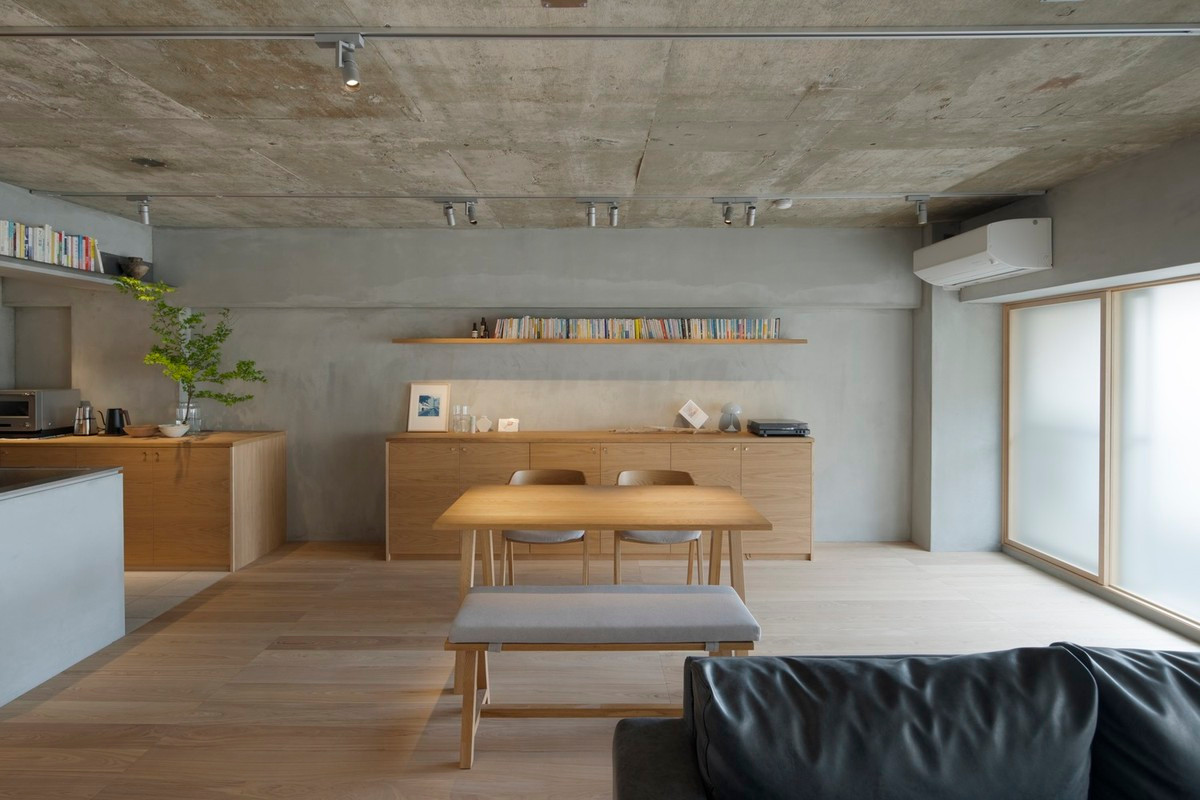 Các khu vực sinh hoạt như bếp, phòng ăn, tủ quần áo, phòng khách và không gian làm việc, được thiết kế theo phong cách sống của cặp đôi và phù hợp với cấu trúc hiện có của căn hộ.