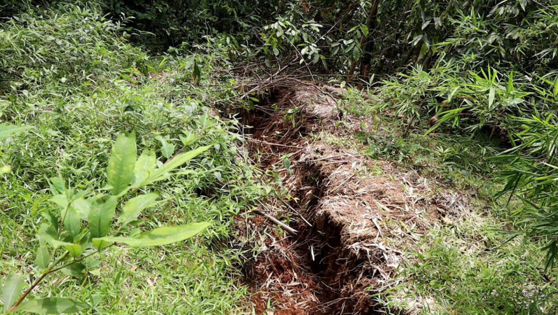 Núi nứt toác, nhiều hộ dân ở Thanh Hóa phải di dời khẩn cấp - Hình 2 Nui nut toac, nhieu ho dan o Thanh Hoa phai di doi khan cap-Hinh-2