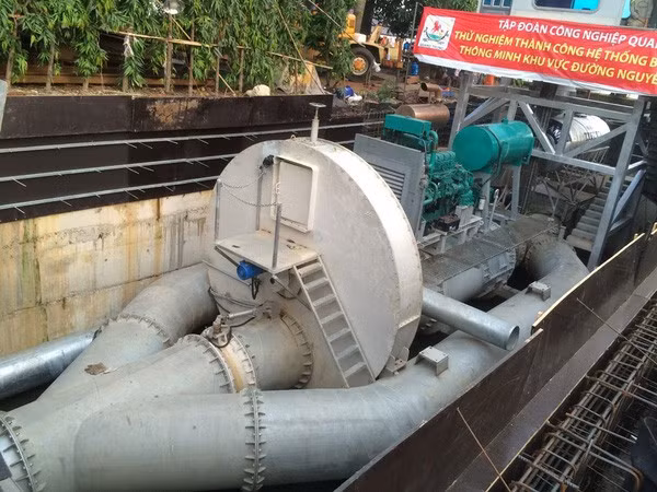 “Sieu may bom” chong ngap duong Nguyen Huu Canh… tai xuat hien