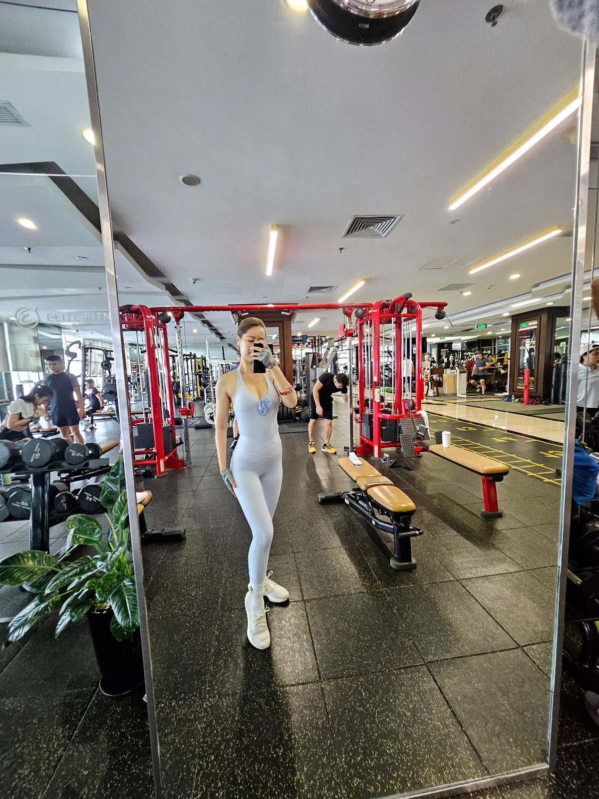 Được biết, để có được vóc dáng ấn tượng như hiện tại, Dương Thùy Linh rất chăm chỉ tập luyện và duy trì lối sống khoa học.