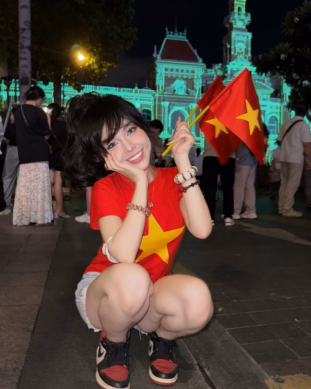 Bảo Khuyên Susan được biết đến như một hot girl thế hệ mới, sở hữu gương mặt khả ái, nụ cười sáng và phong cách hiện đại đầy phá cách. Cũng chính vì phong cách khá "nổi loạn" của cô nàng nên việc Bảo Khuyên có mẹ là công an khiến nhiều người bất ngờ.