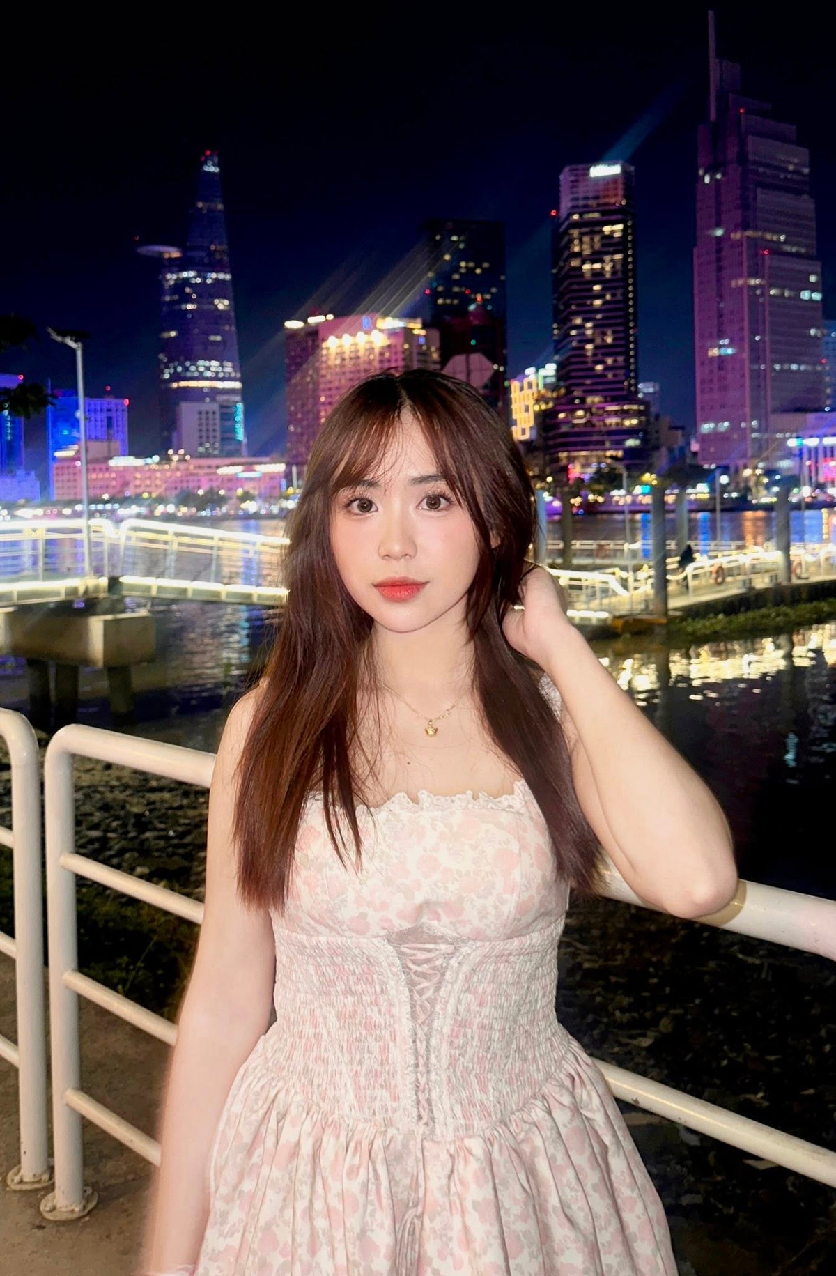 Cách đó ít lâu, trong dịp kỷ niệm 50 năm Giải phóng miền Nam, Thống nhất đất nước, Maysaa cũng đã có mặt tại TP Hồ Chí Minh để xem lễ diễu binh, diễu hành.