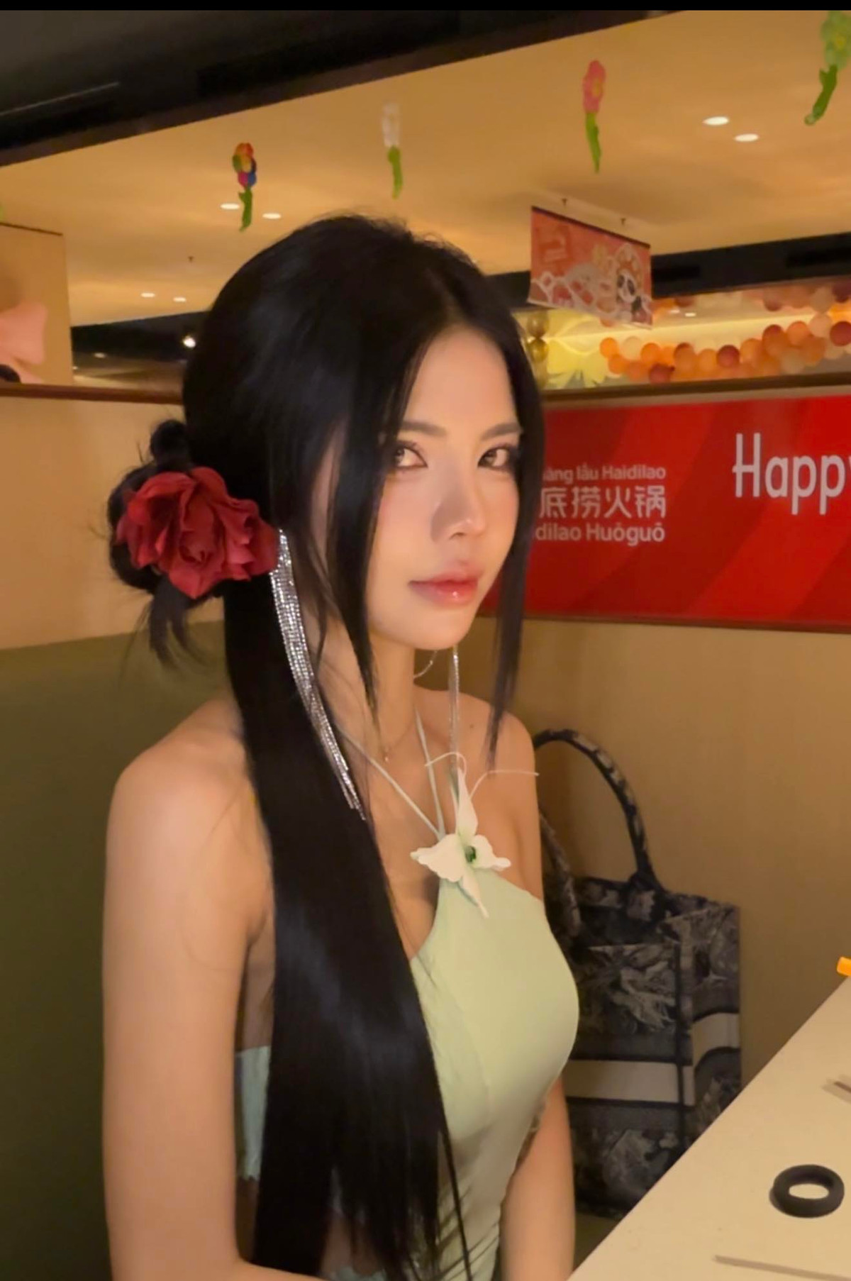 Ngoài công việc dẫn chương trình, cô còn là một streamer và người mẫu ảnh được săn đón.