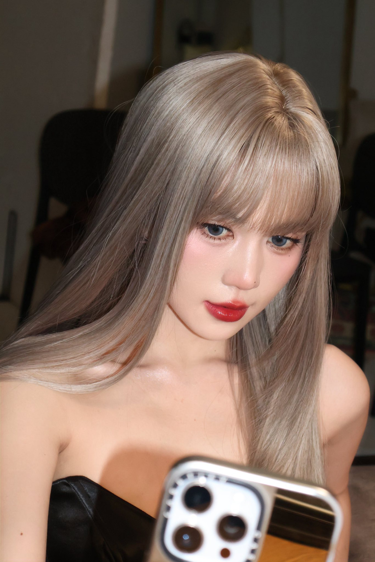 Từng nổi danh với phong cách táo bạo, gợi cảm, Ngọc Trinh ở thời điểm hiện tại chăm chỉ thay đổi hình ảnh theo nhiều phong cách khác nhau, vẫn còn sự gợi cảm nhưng có chừng mực, không còn phản cảm như trước. Bộ hình mới đây của nàng mẫu là một minh chứng.