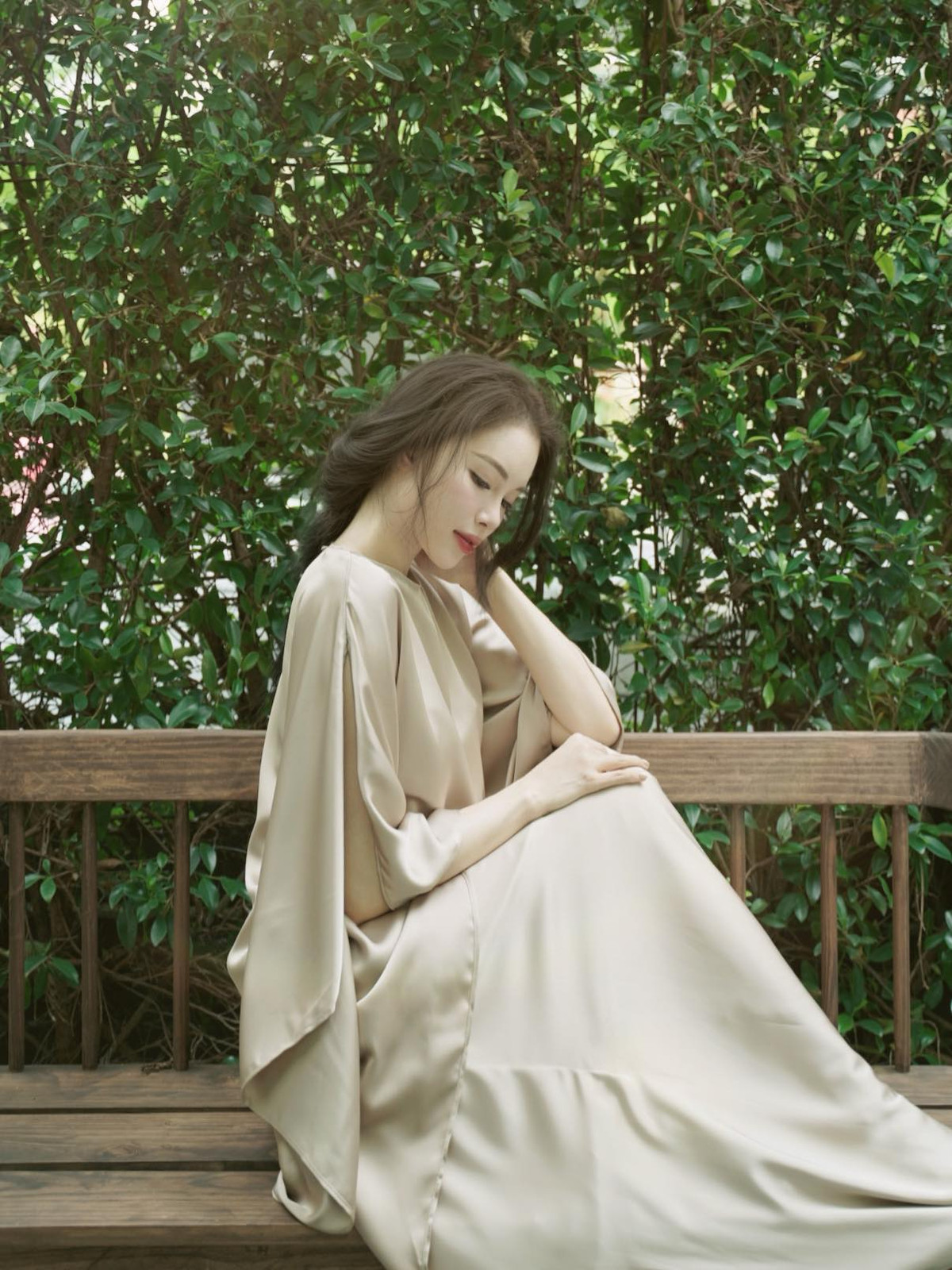 Linh Rin và Phillip Nguyễn, con trai tỷ phú Johnathan Hạnh Nguyễn, công khai hẹn hò vào năm 2019 và kết hôn vào tháng 3 năm 2023 tại Manila, Philippines. Hôn lễ được tổ chức tại nhà thờ Santuario de San Antonio Parish với hơn 500 khách mời, mang đậm màu sắc cổ điển và sang trọng.