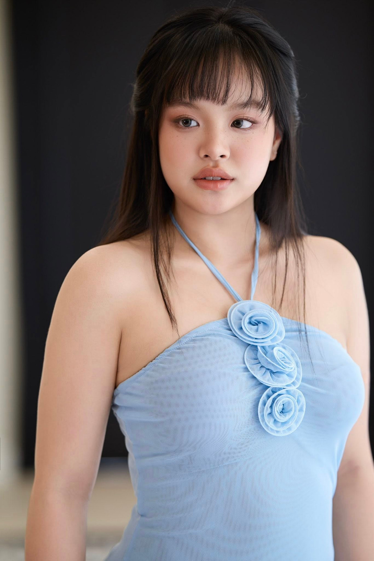 Ở tuổi 18, Suli lột xác thành thiếu nữ, phong cách ăn diện và make up khiến nhiều người nhận không ra.