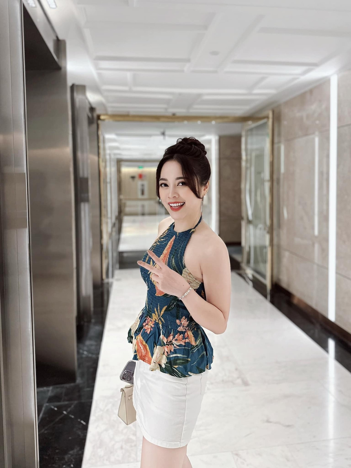 Ngoài ra, Hằng Túi còn khiến cộng đồng mạng "choáng váng" khi từng thông báo chốt mua 5 căn biệt thự nghỉ dưỡng với mức giá lên đến cả chục tỷ đồng tại Hội An.